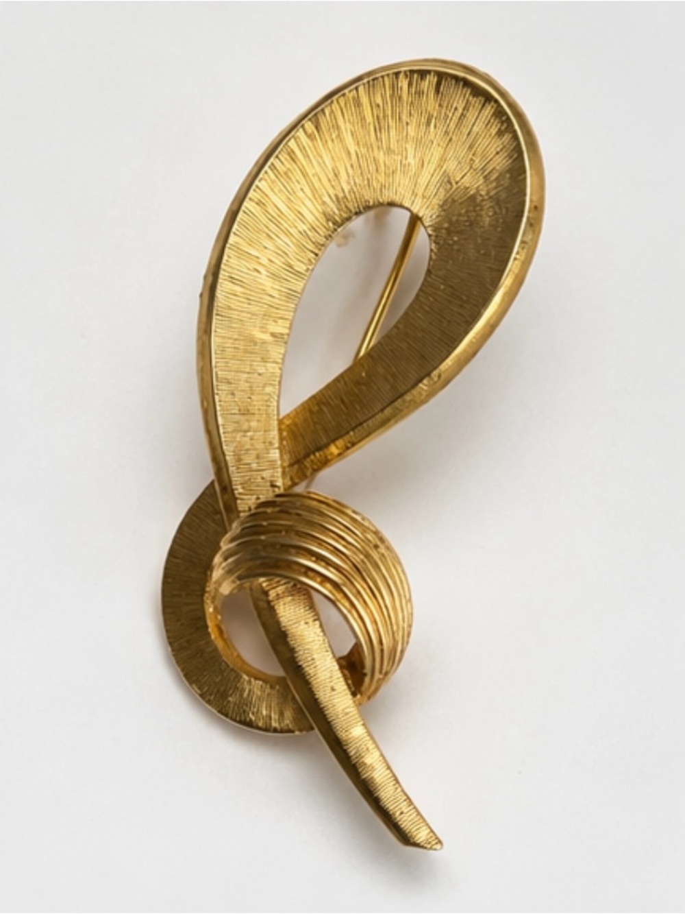 Vintage Trifari Gold Tone Music Note Brooch Pin
